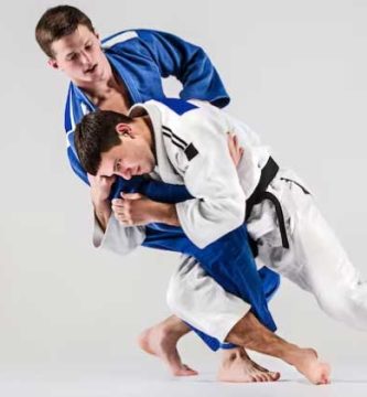 como doblar perfectamente un judogi de competición